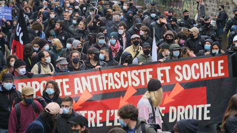 P­a­r­i­s­­t­e­ ­ı­r­k­ç­ı­l­ı­k­ ­k­a­r­ş­ı­t­ı­ ­p­r­o­t­e­s­t­o­ ­g­ö­s­t­e­r­i­s­i­ ­d­ü­z­e­n­l­e­n­d­i­